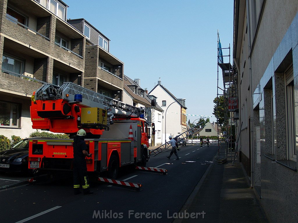 Geruest droht umzukippen Koeln Holweide P152.JPG